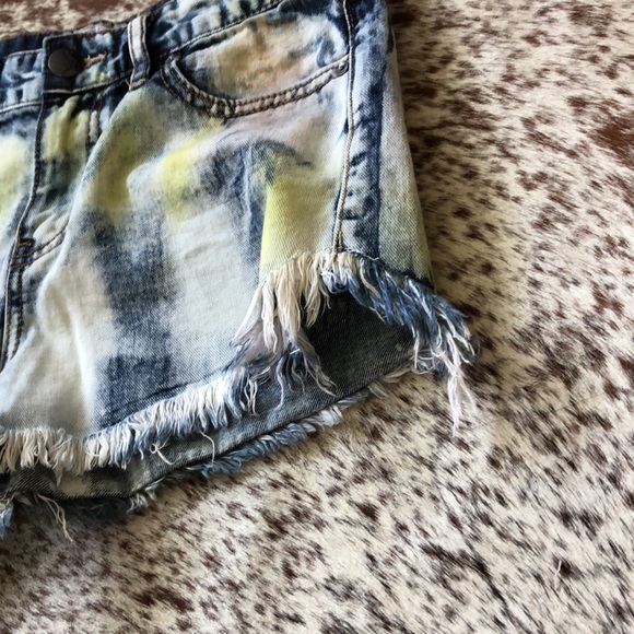 Free People Tie Dye Raw Hem Shorts - Picture 10 of 11